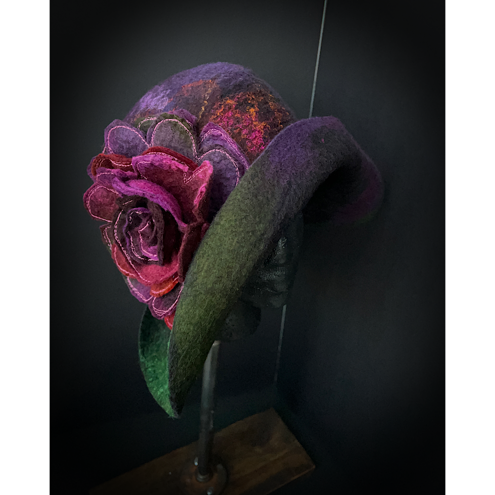 Felted flapper’s hat with rose size 23.5”