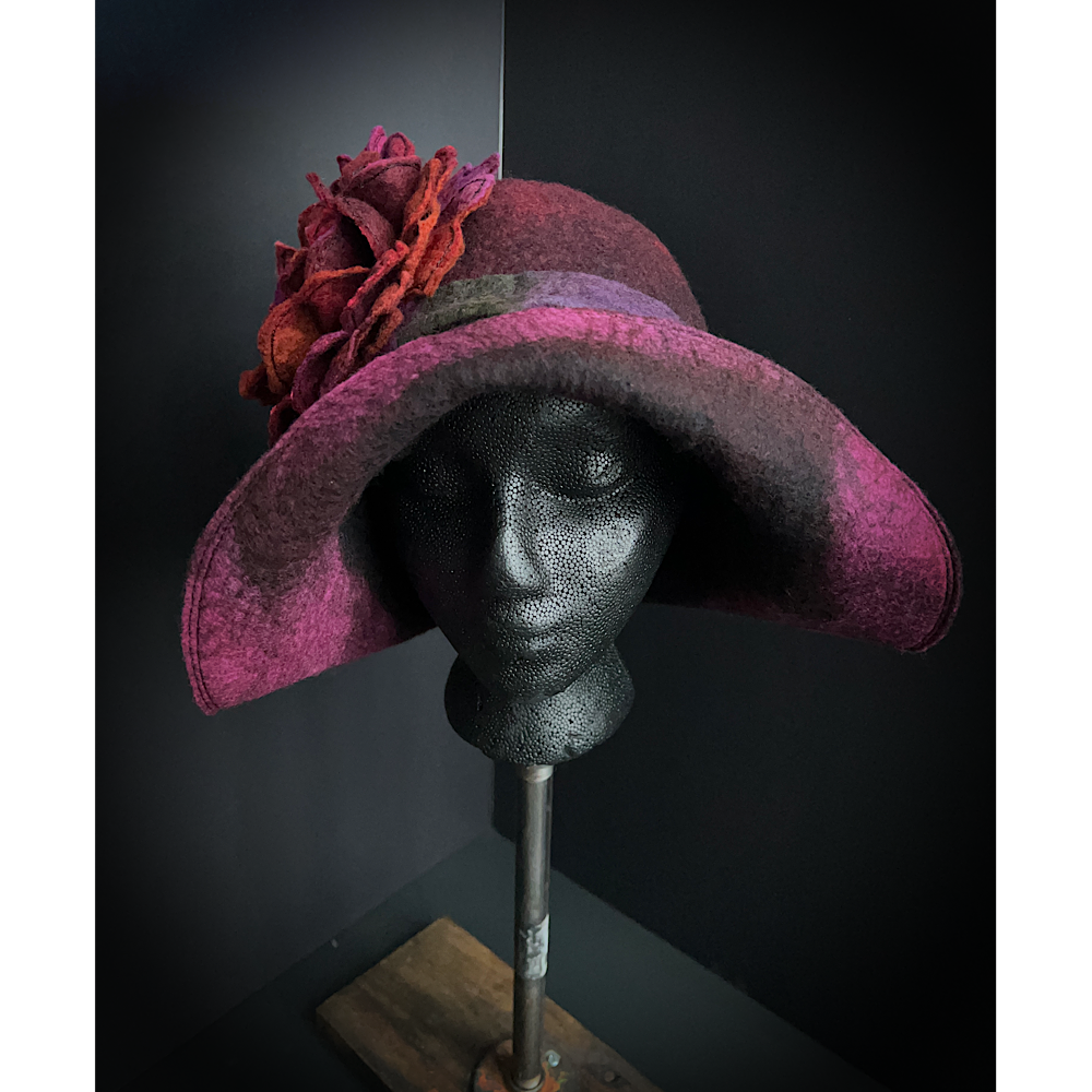 Felted flapper’s hat with rose size 23.5”