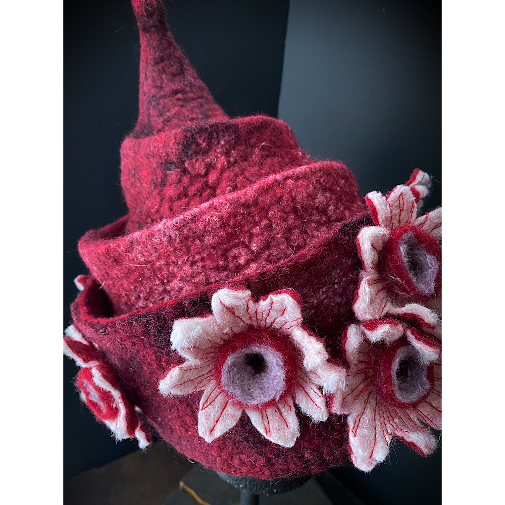 Winter is blooming - Felted hat 24.5“ medium large