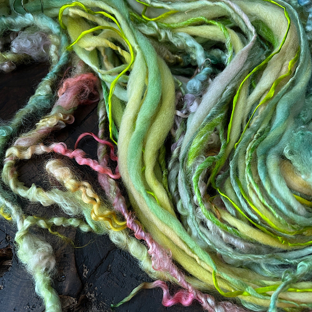 Kiss a frog art yarn single