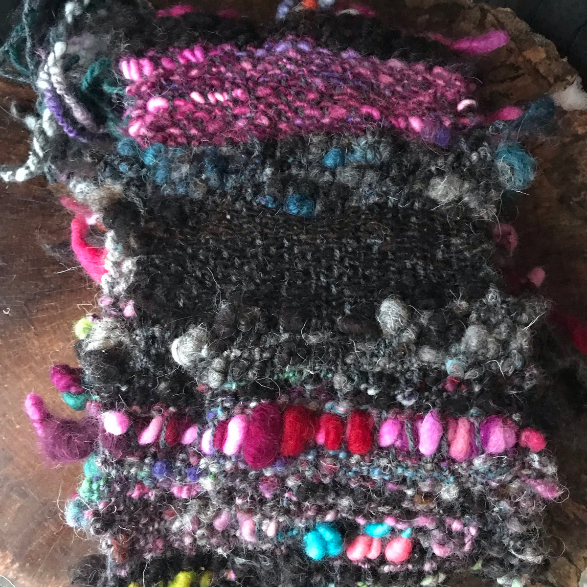 Black scarf 100% Wool - Foulard 100% laine rouge - Mynoush