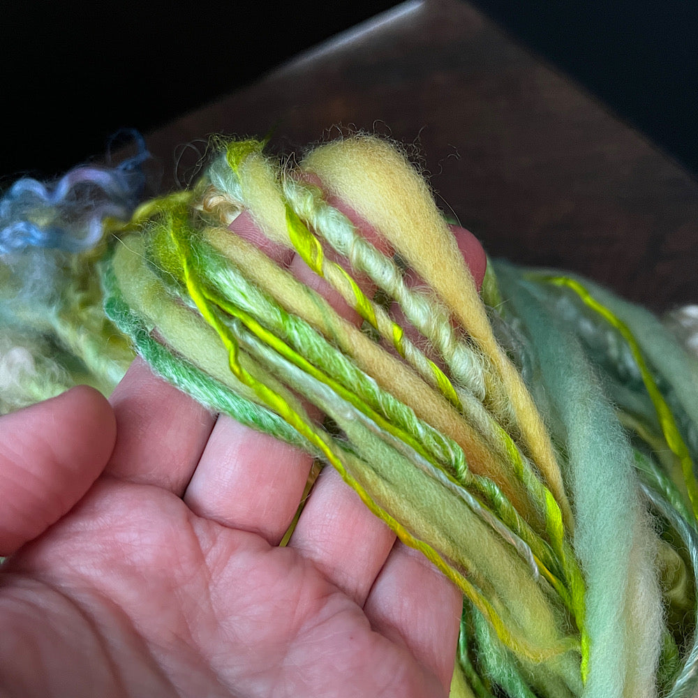 Kiss a frog art yarn single