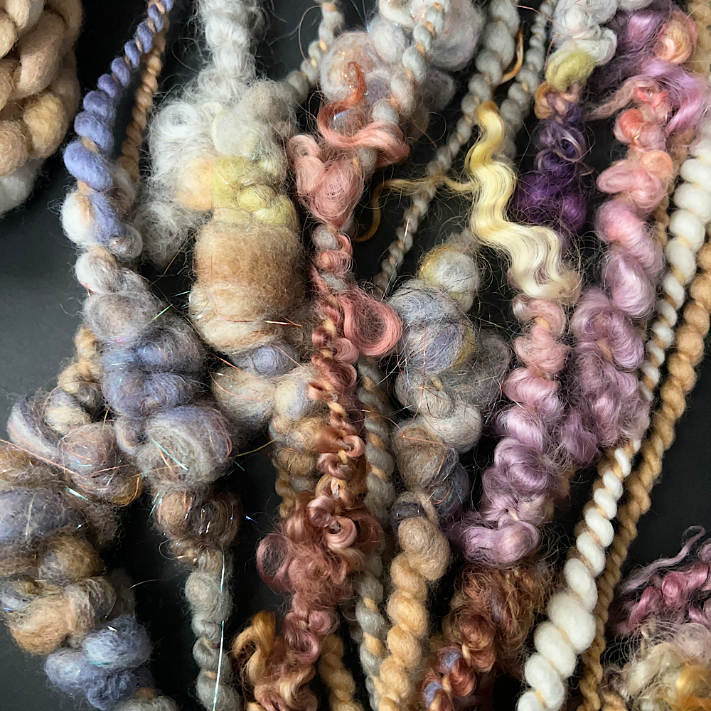 Art yarns kit for weaving