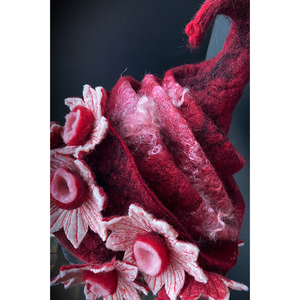 Winter is blooming - Felted hat 24“ medium large