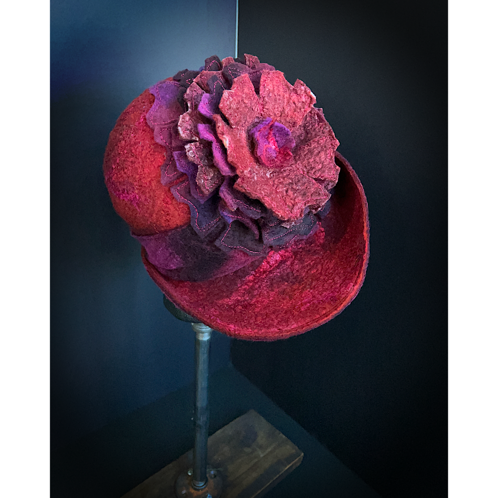 Felted flapper’s hat with rose size 23.5”