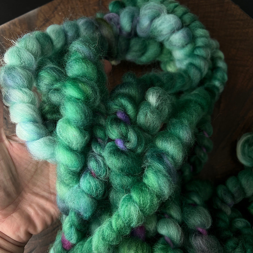 Super jumbo spiral hand spun yarn