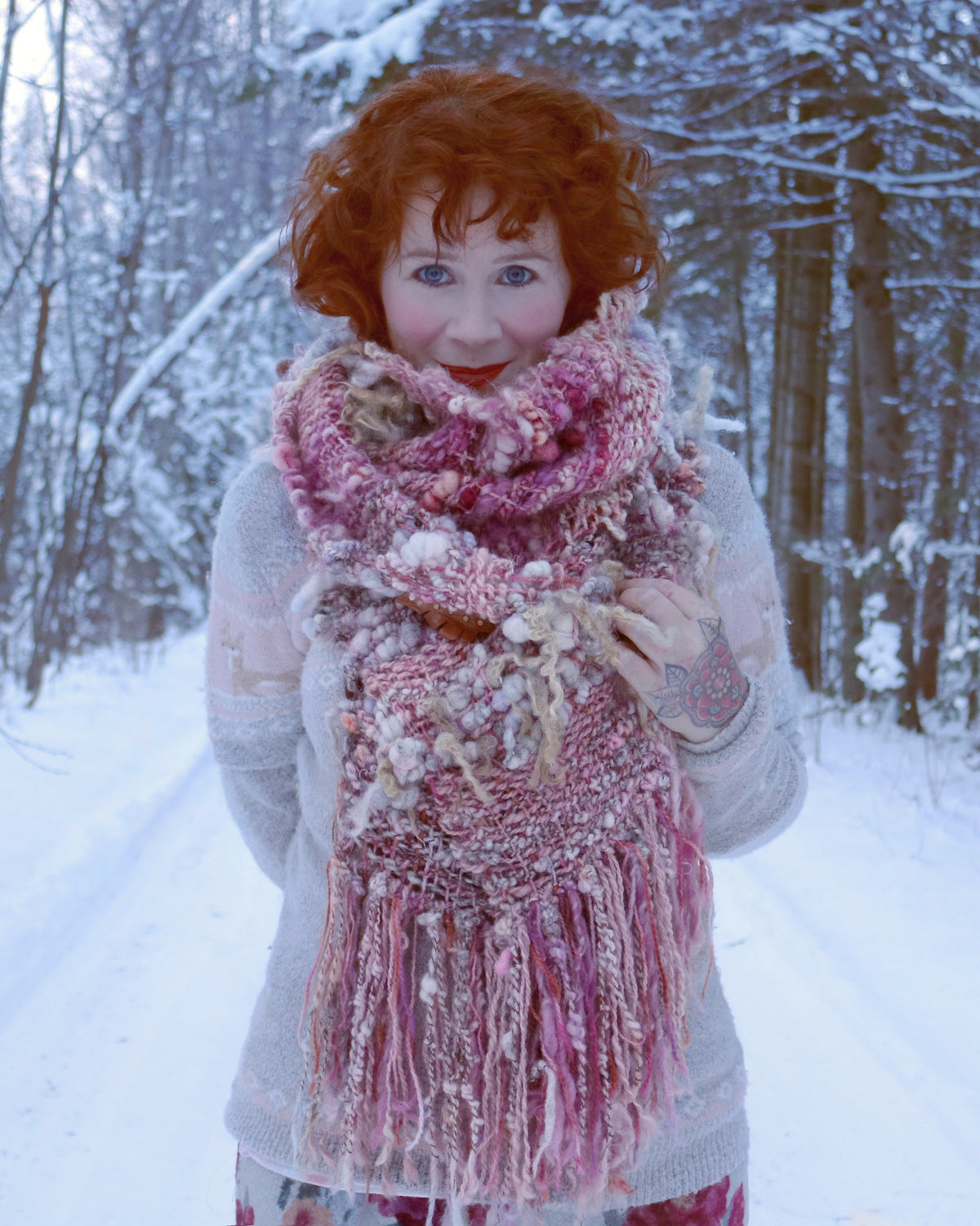 Light pink woven scarf 100% Wool Hand woven 90” x 8”| Foulard rose en laine tissé main 90”x8” - Mynoush