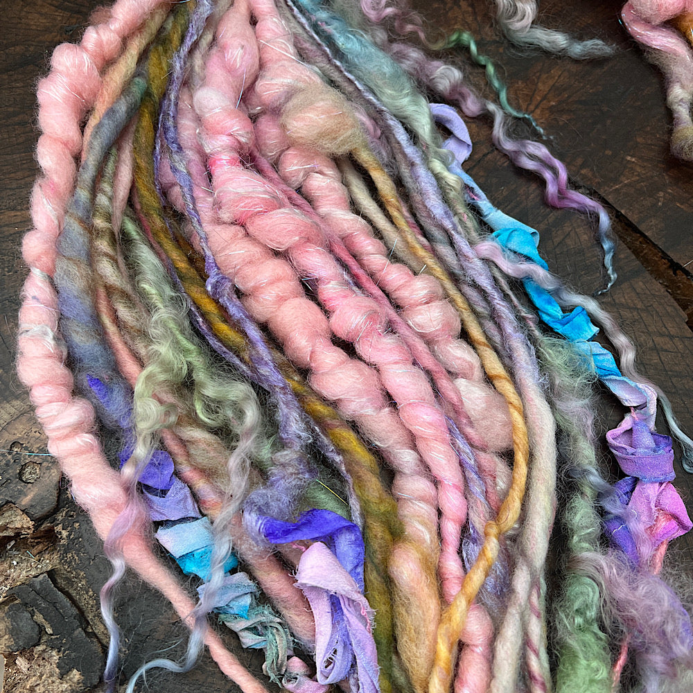 Mynoush Core spinning art yarn with locks and ribbons video tutorial