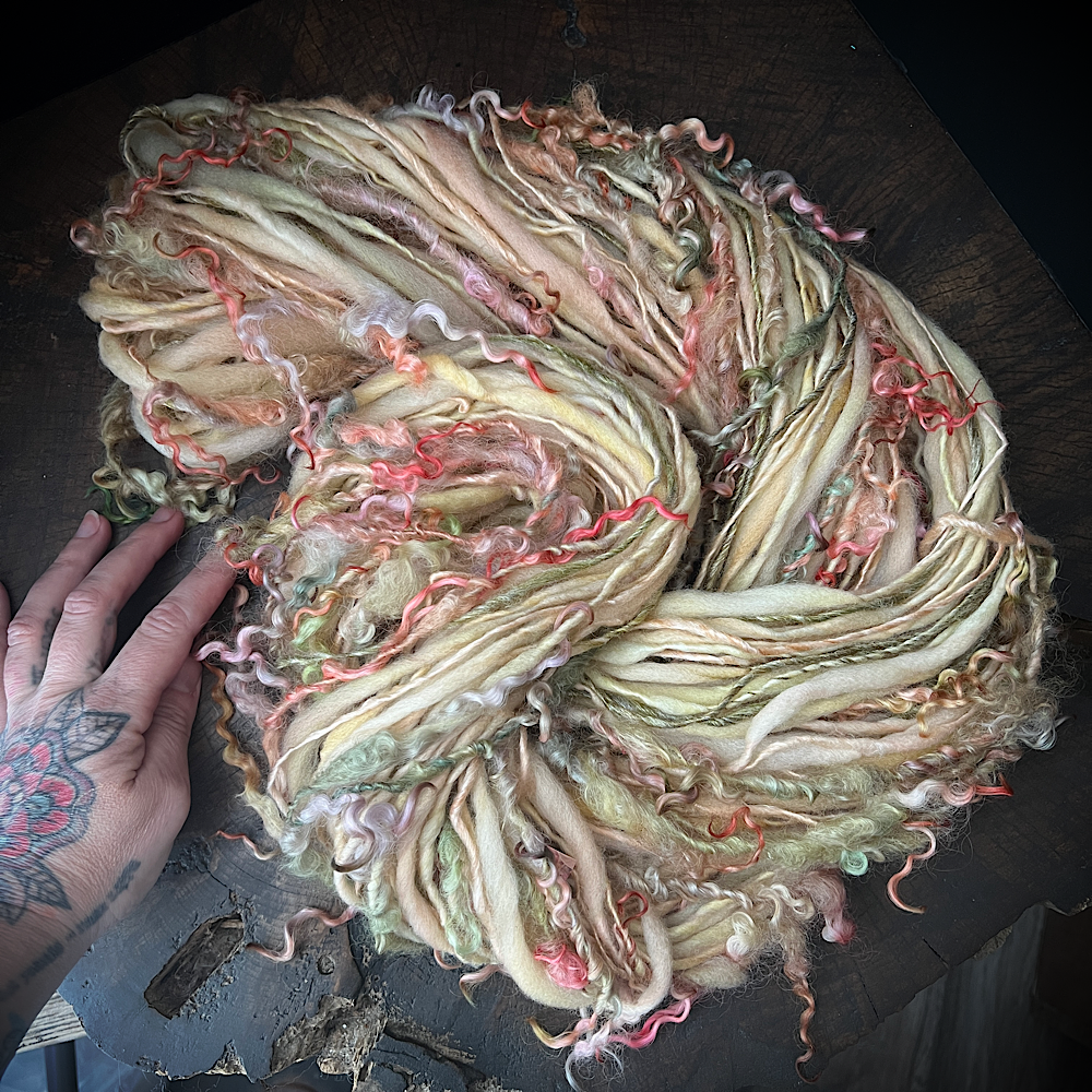 Golden kiss art yarn single