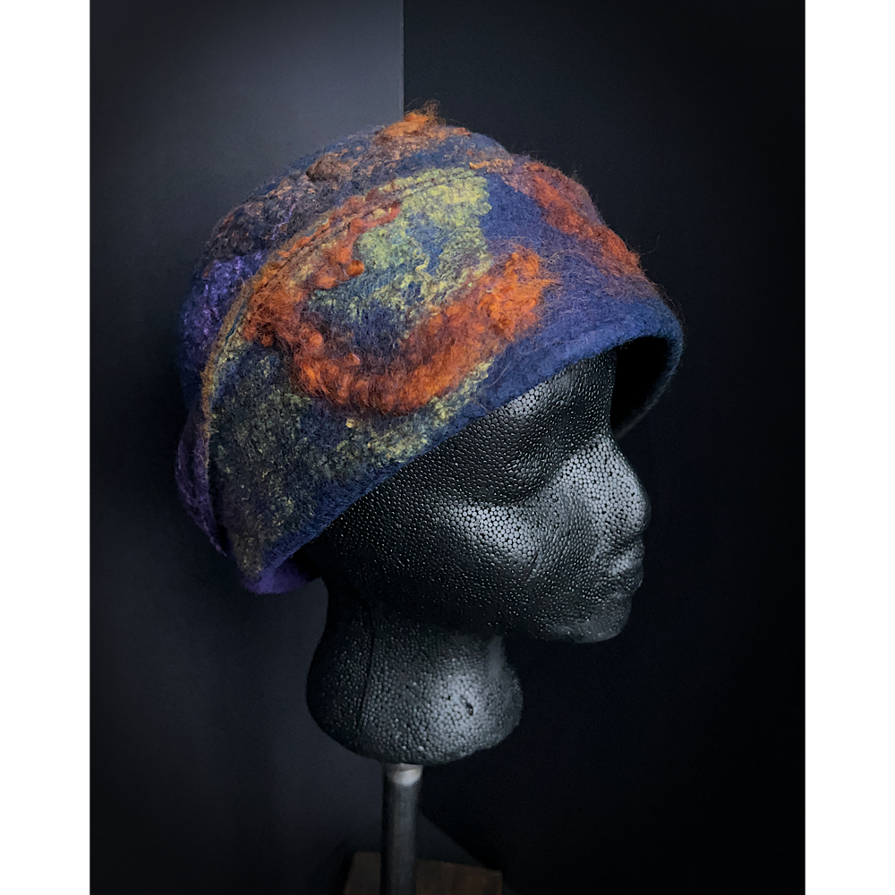Felted hat size 22“ small