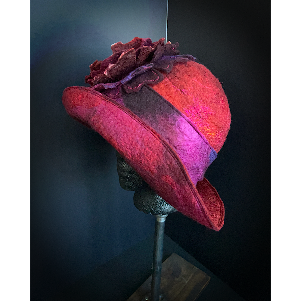Felted flapper’s hat with rose size 23.5”