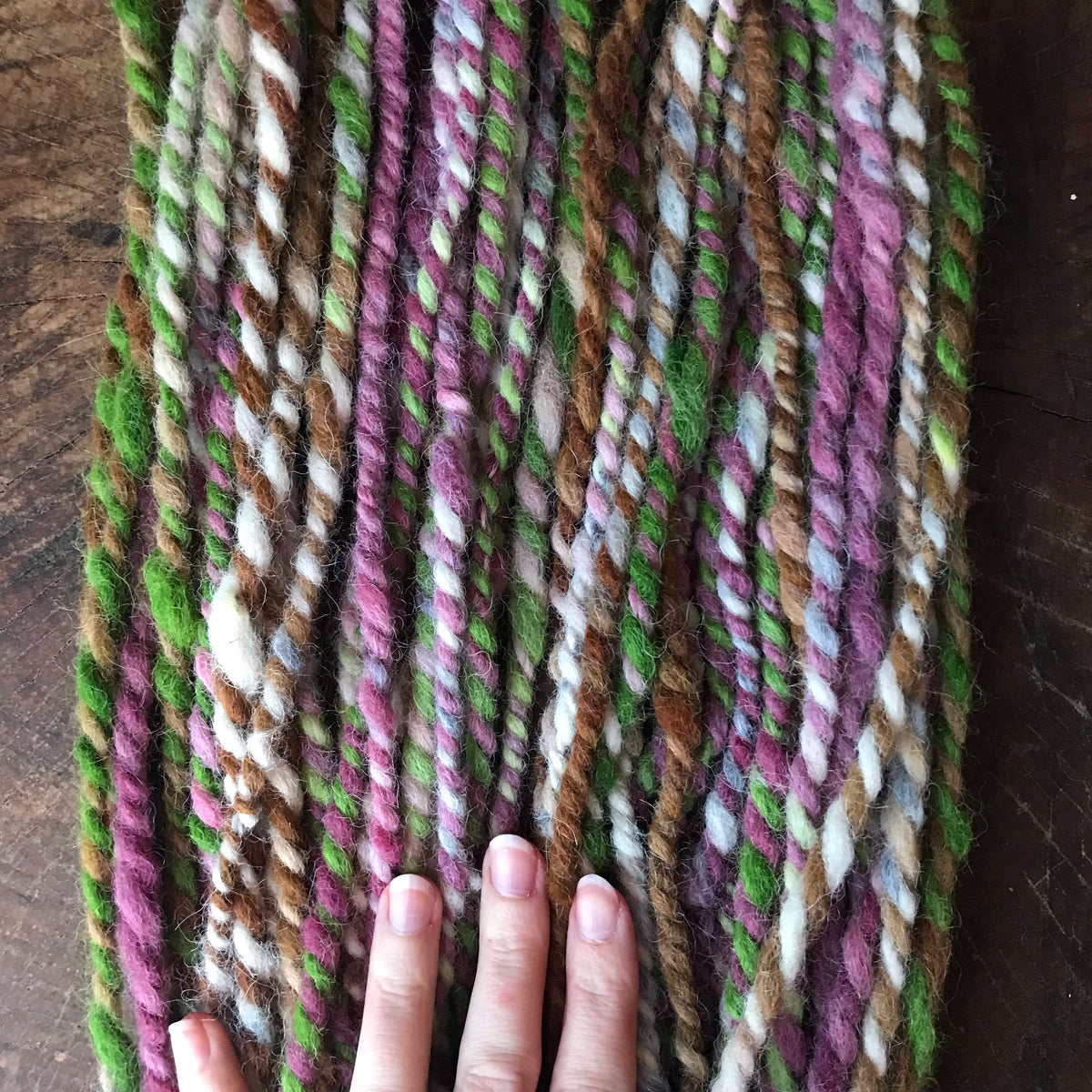 Green hand spun yarn 84g 32y - Mynoush