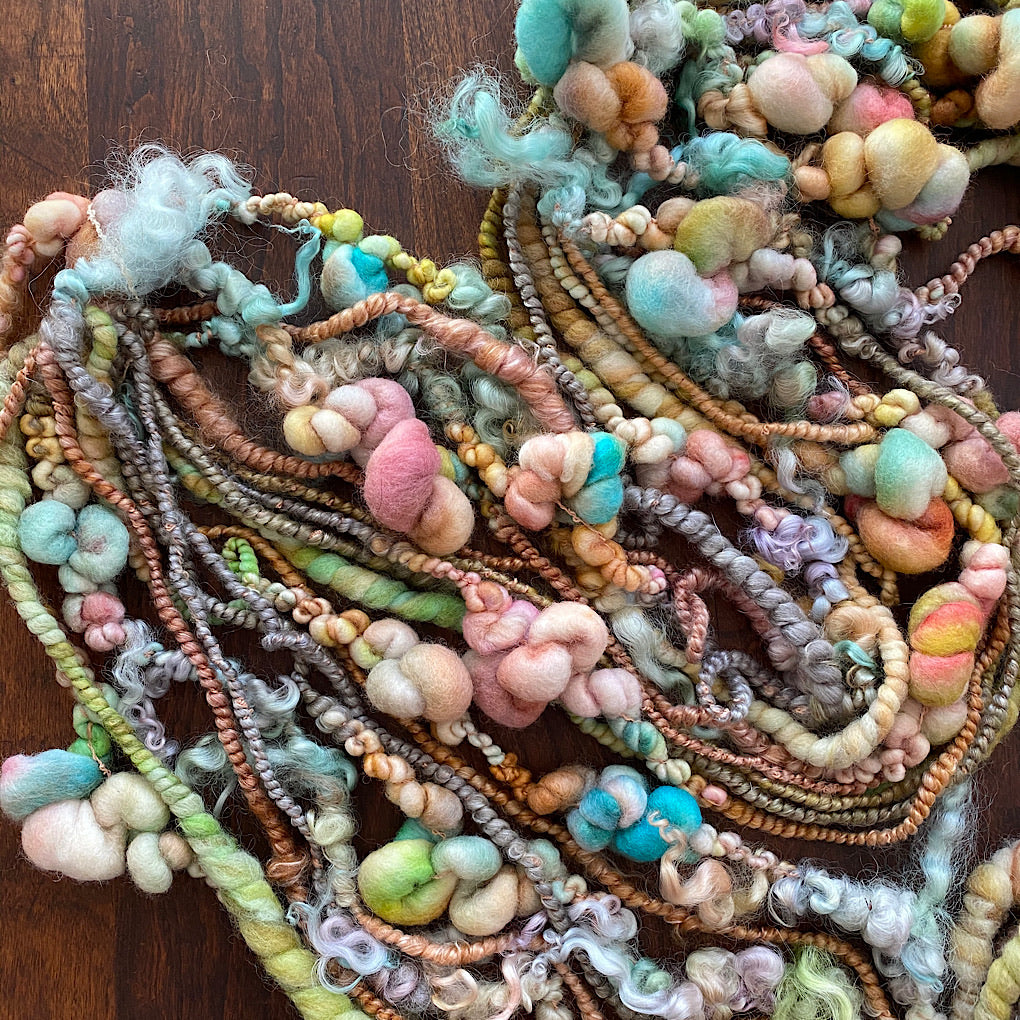 Caresse d’Avril Rich golden Signature Art yarn