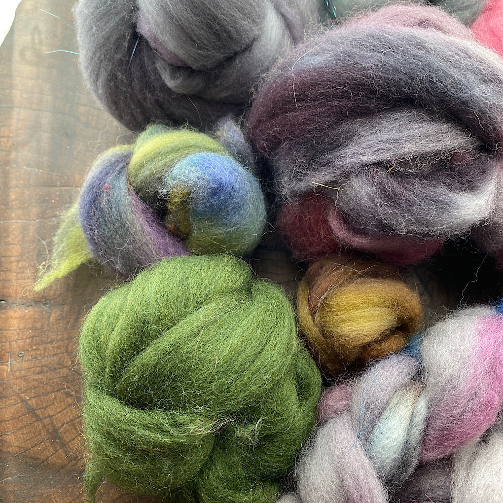 Mixed roving ends fibre pack