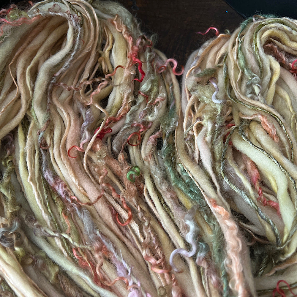 Golden kiss art yarn single