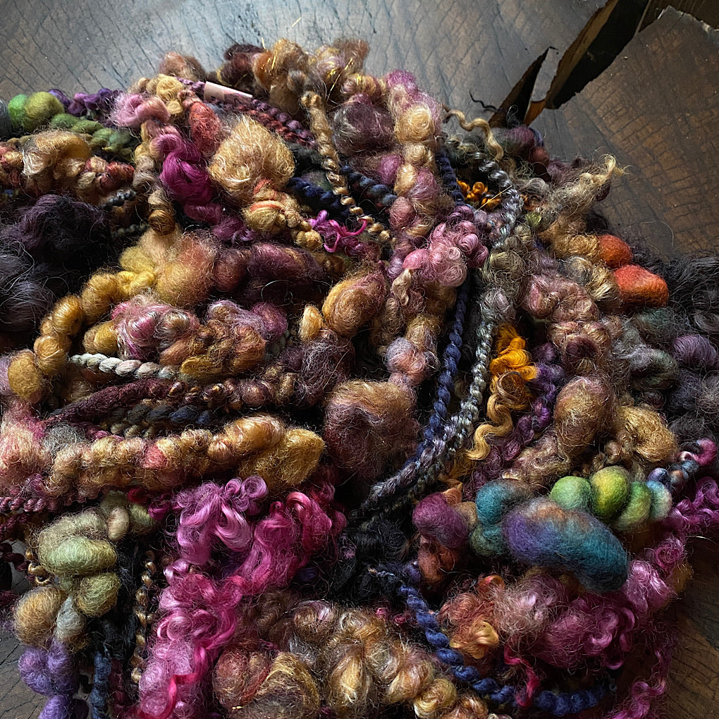 Clair-obscur Rich golden Art yarn