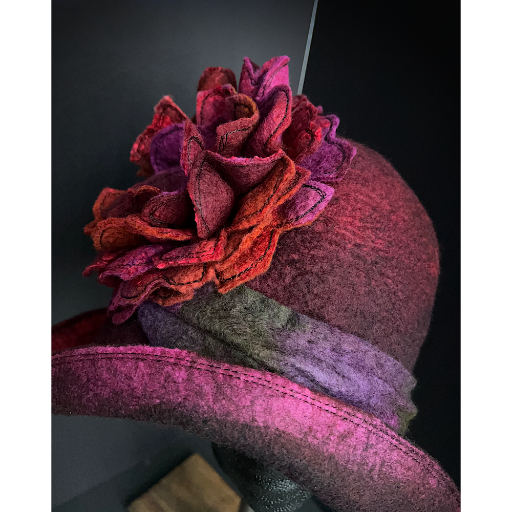 Felted flapper’s hat with rose size 23.5”