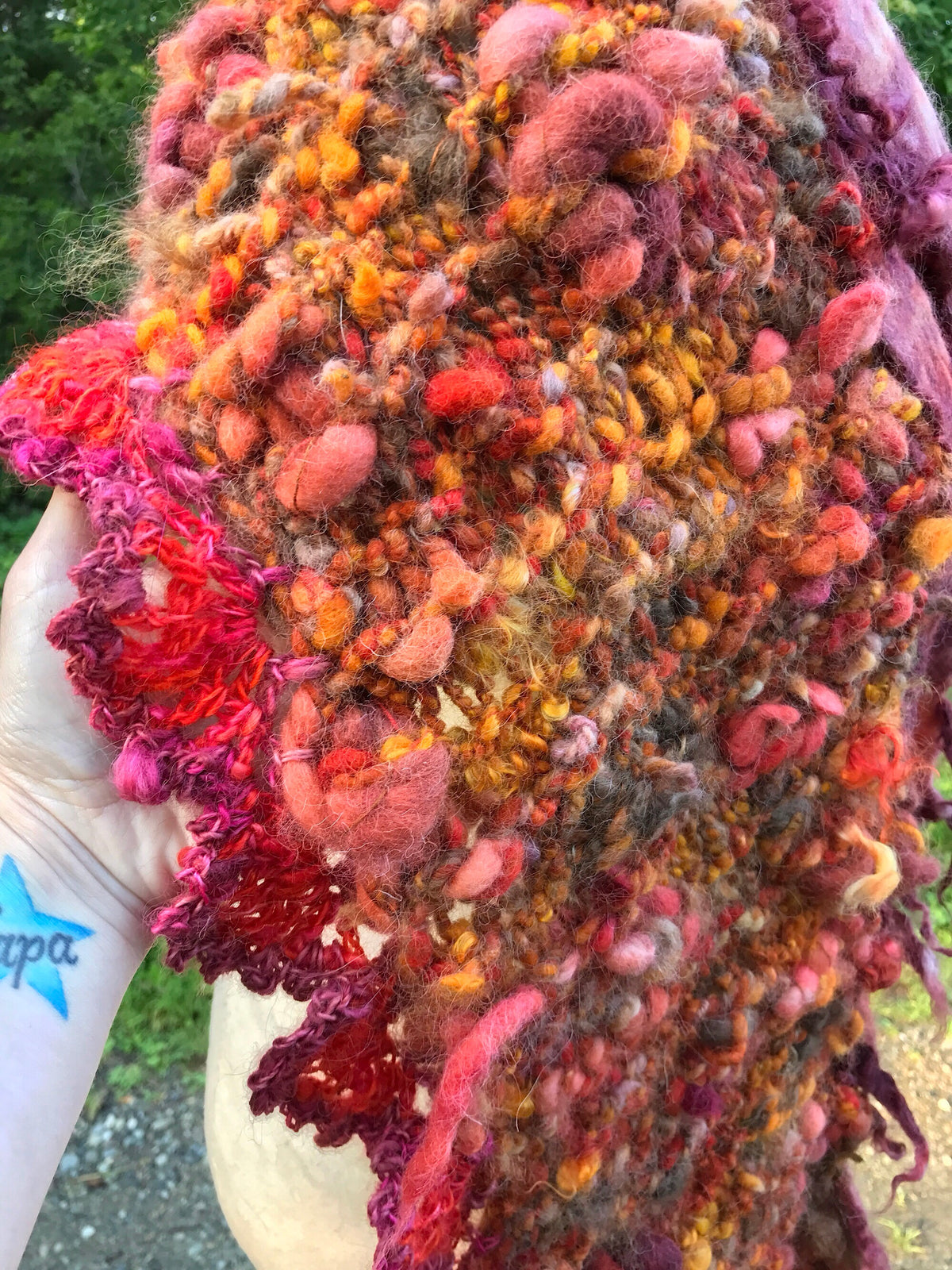 Giant statement scarf with knitting and felt - Burgundy - Mynoush