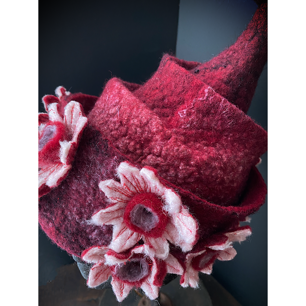 Winter is blooming - Felted hat 24.5“ medium large