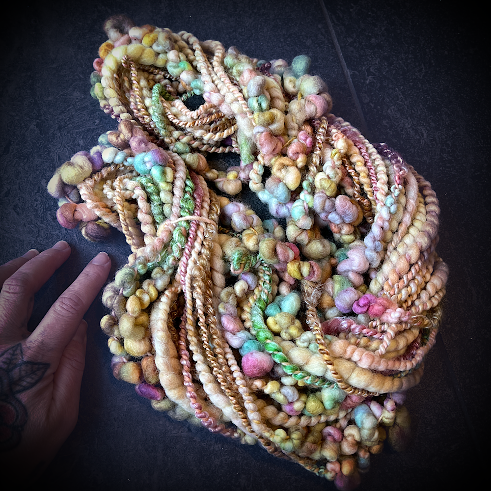 Spring breeze - bubbly art yarn