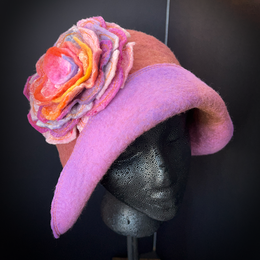 Felted flapper’s hat with rose size 23.5”