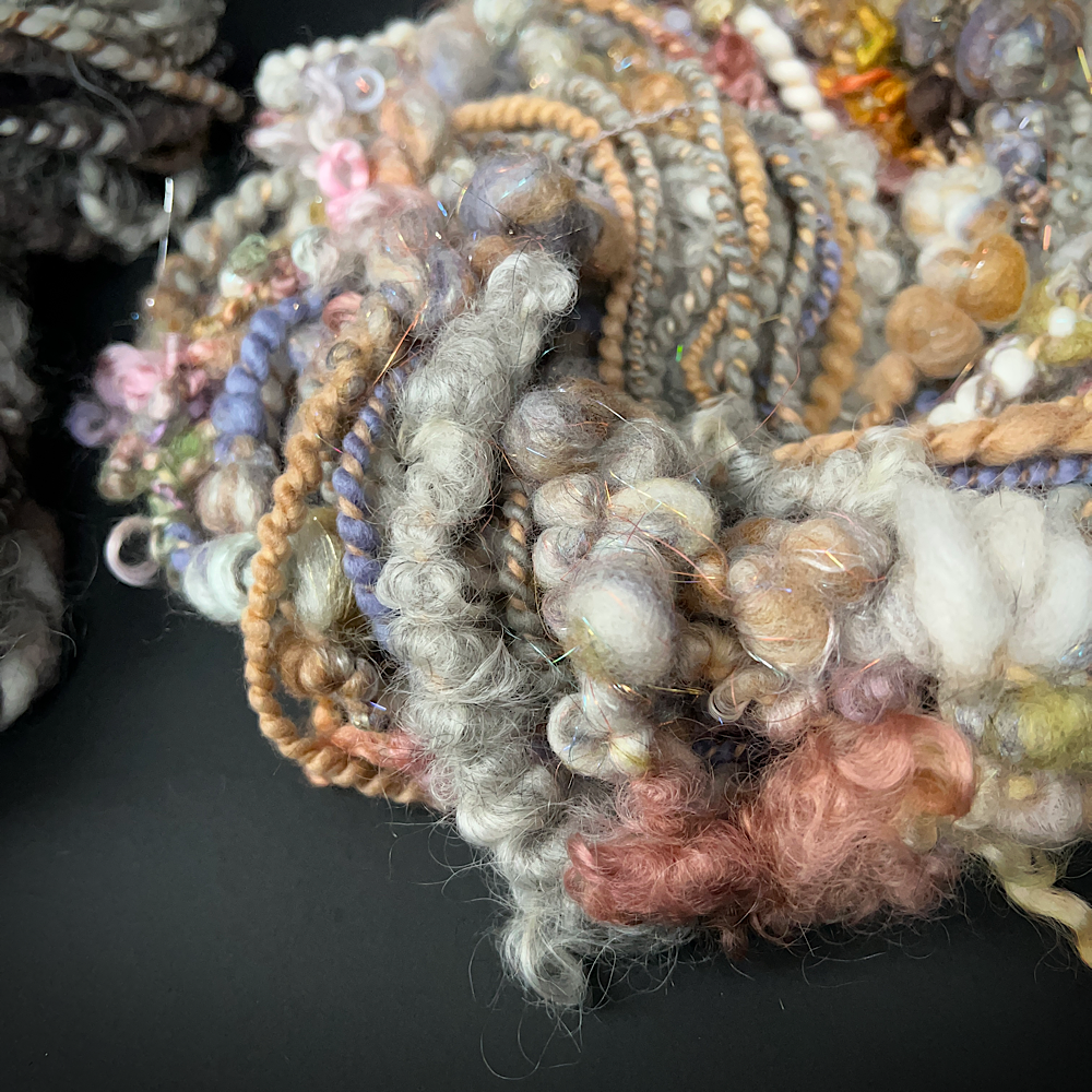 Art yarns kit for weaving