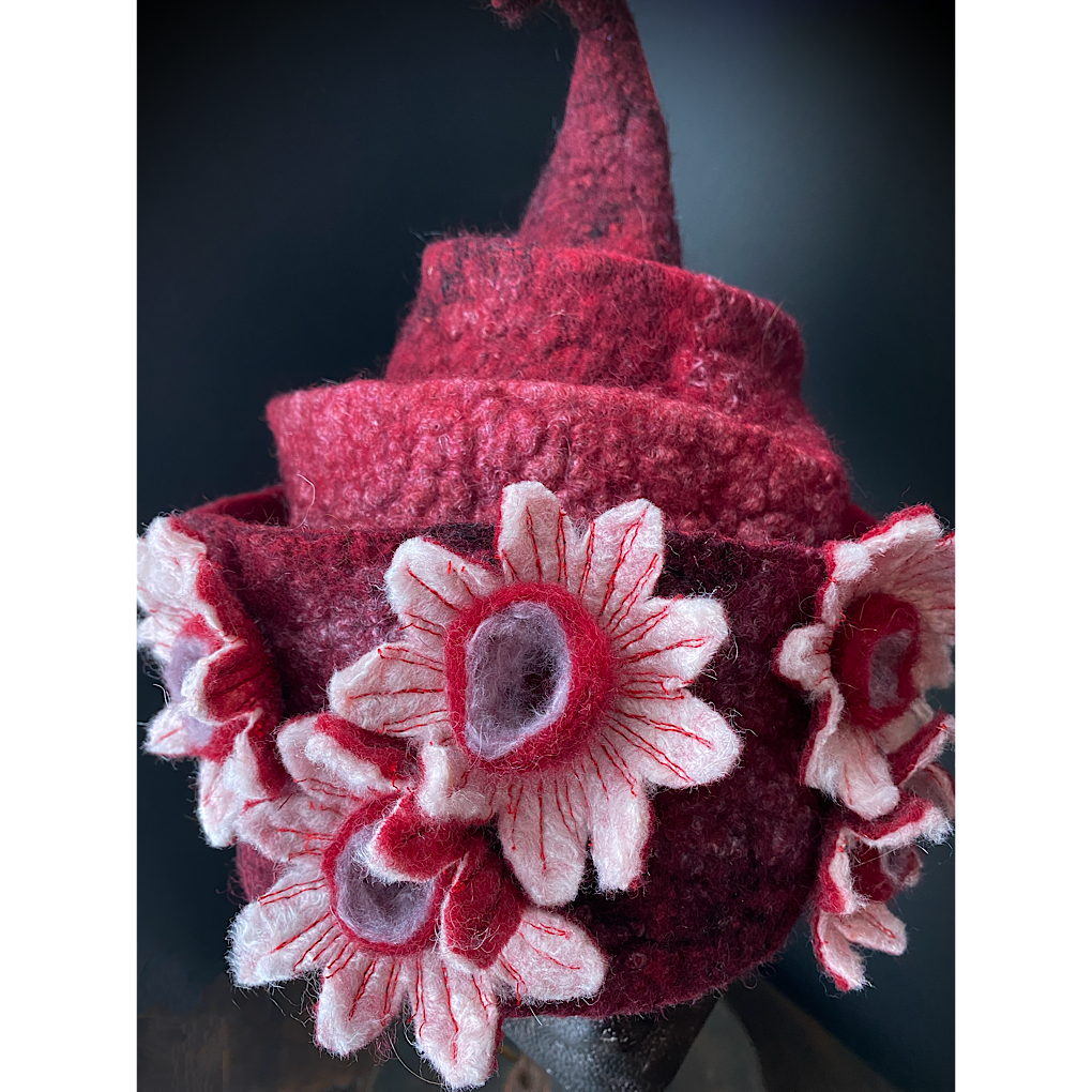 Winter is blooming - Felted hat 24.5“ medium large