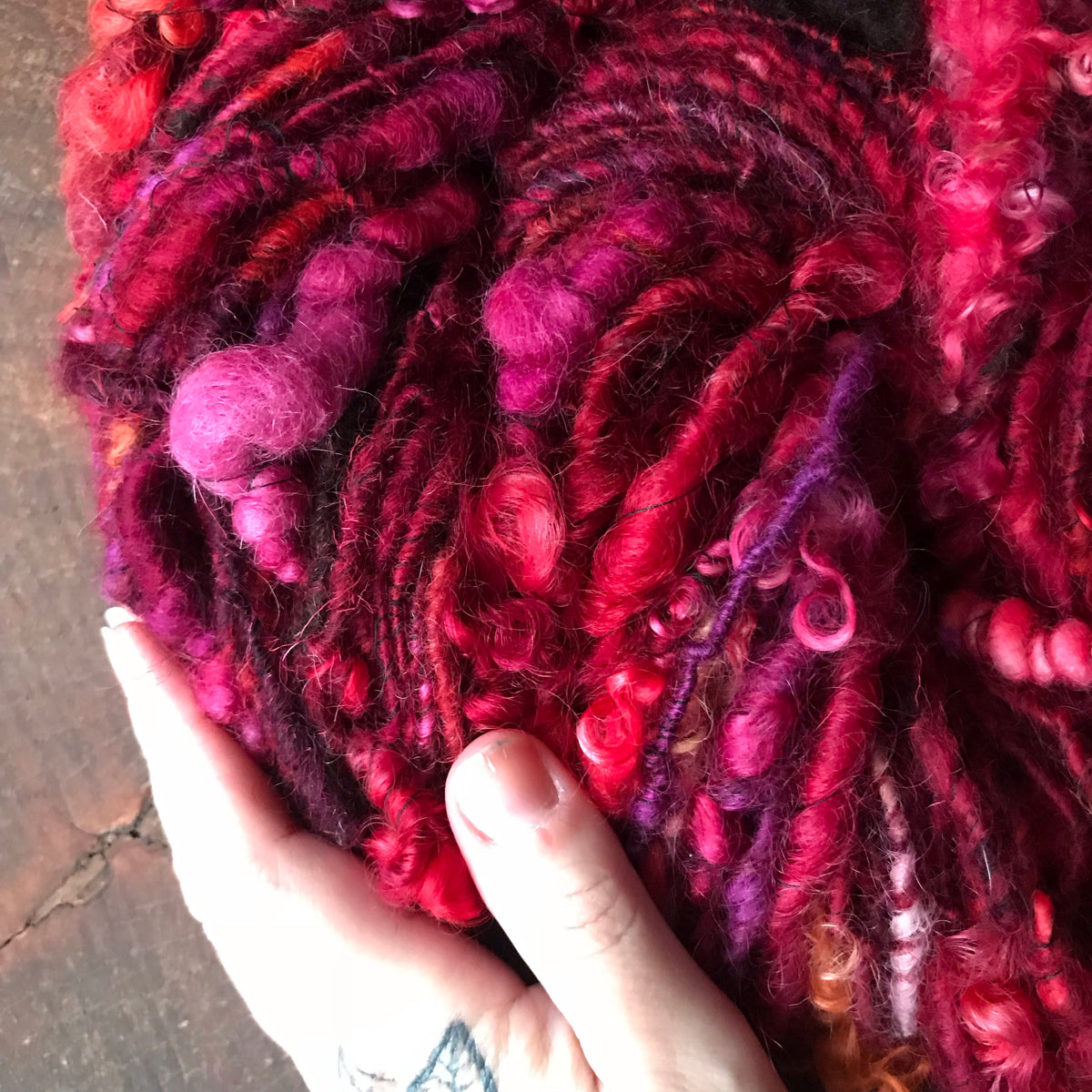 RESERVE LISE- Red hand spun art yarn - 245 g  108 yards - Mynoush