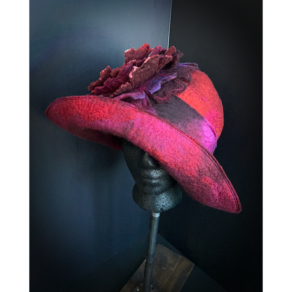 Felted flapper’s hat with rose size 23.5”
