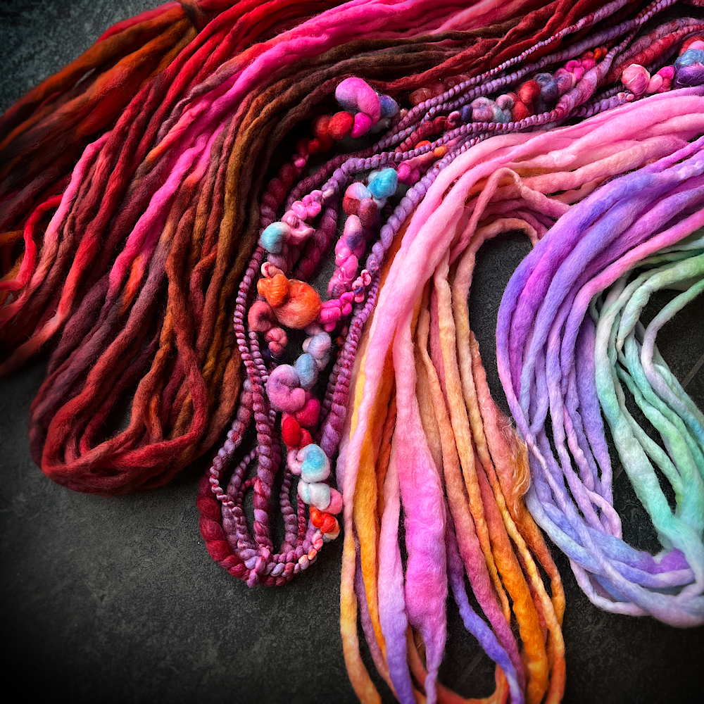 Weaving set of handspun yarns