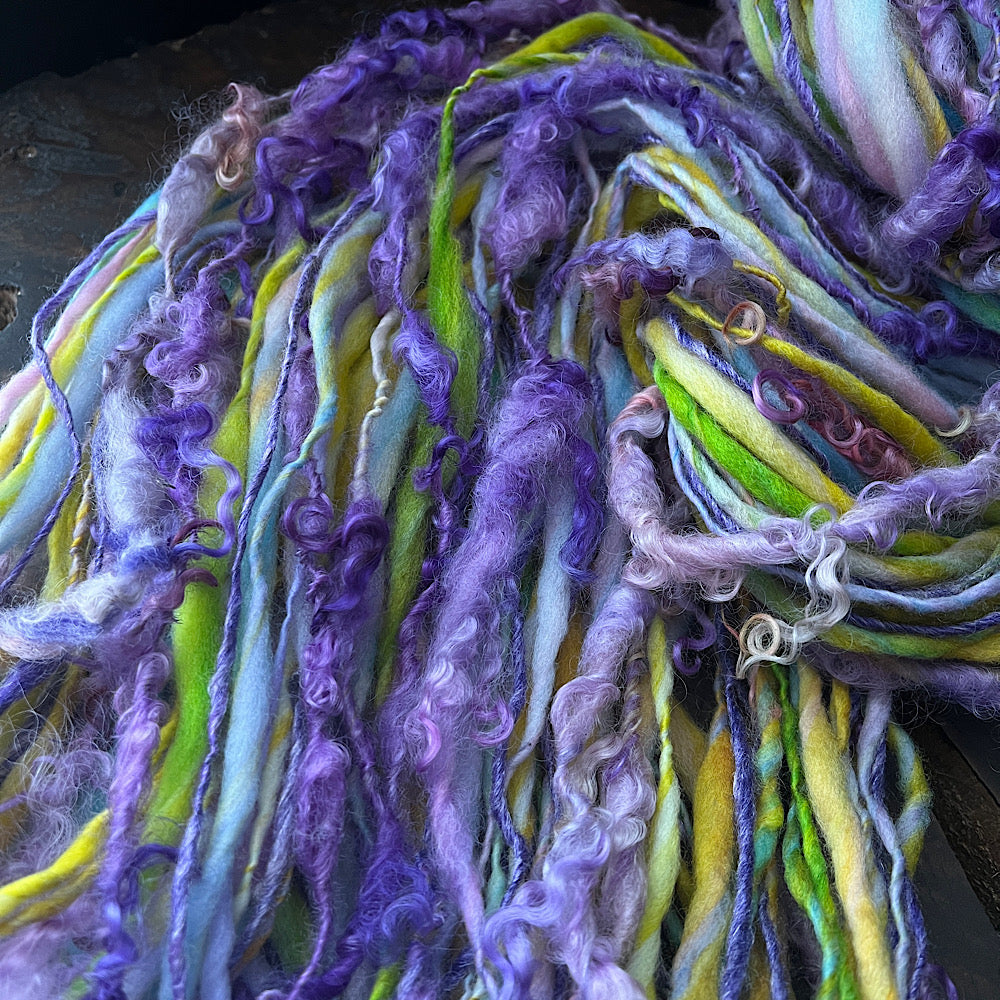 Iris twist art yarn single
