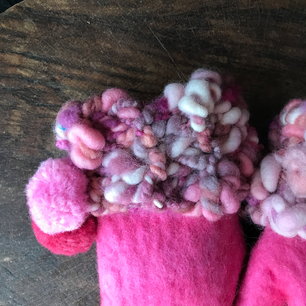 Pink felted mittens Mitaines roses en feutre - Mynoush