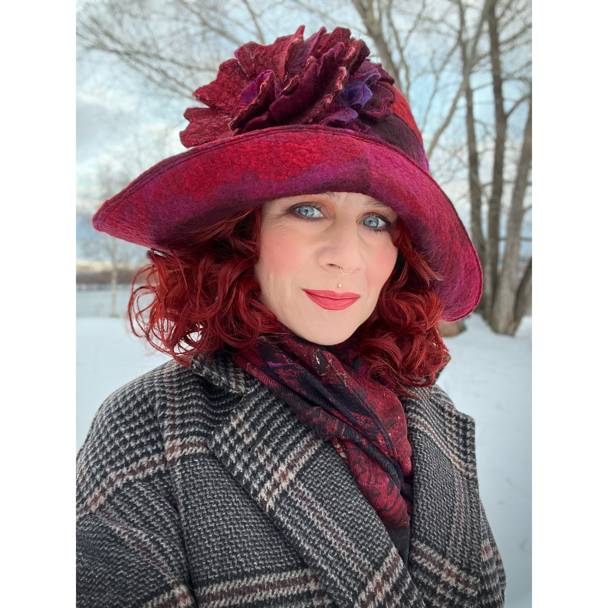 Felted flapper’s hat with rose size 23.5”