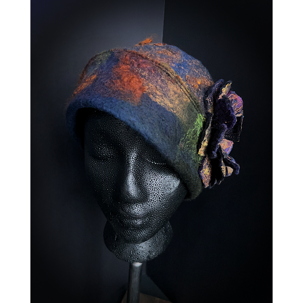 Felted hat size 22“ small