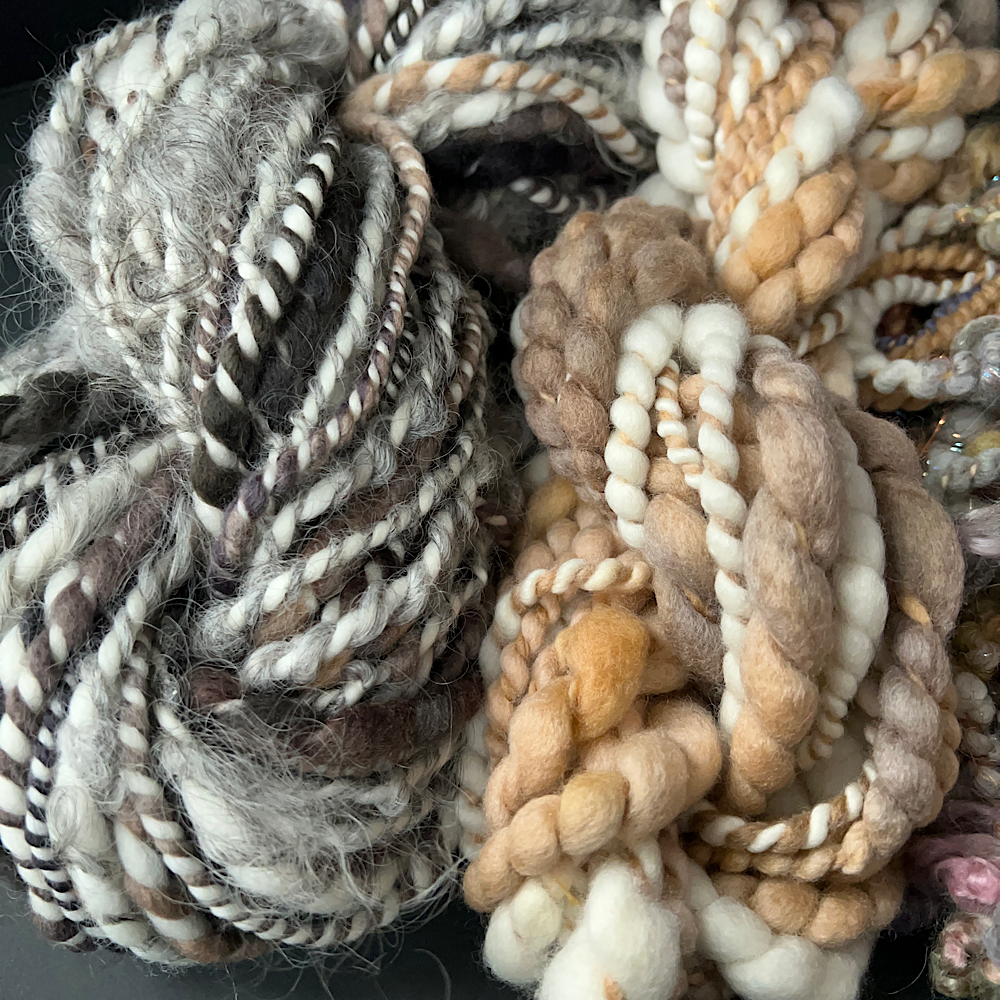 Art yarns kit for weaving