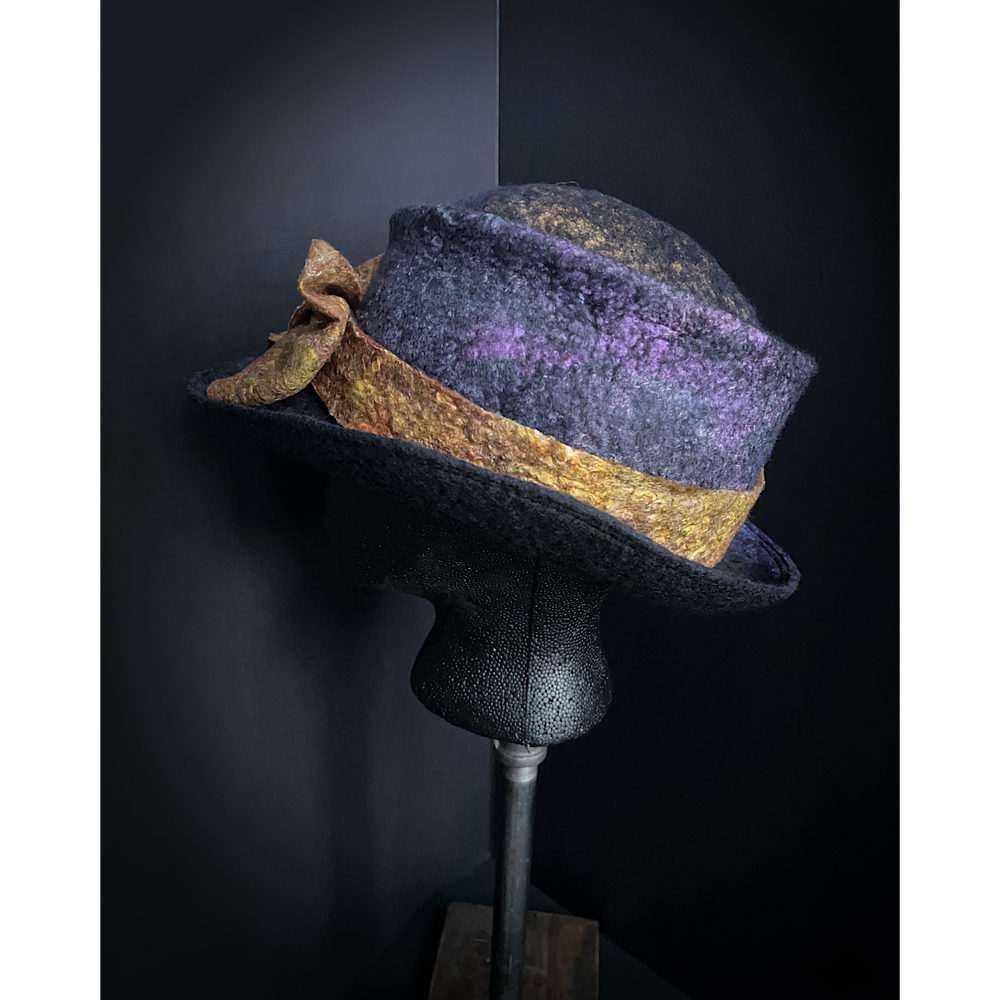Felted hat with bow size 23.5”