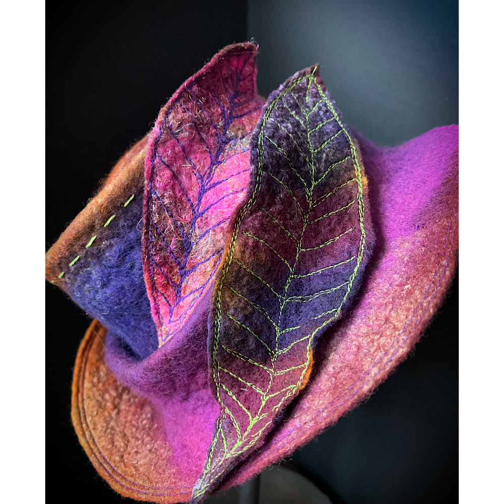 Felted top hat with leaves - 23.5“