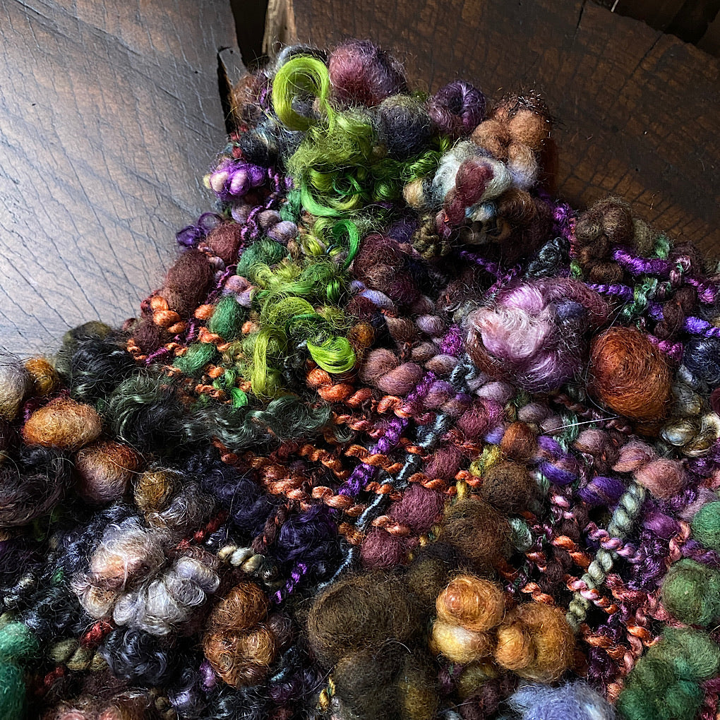 The Peculiar - Woven scarf