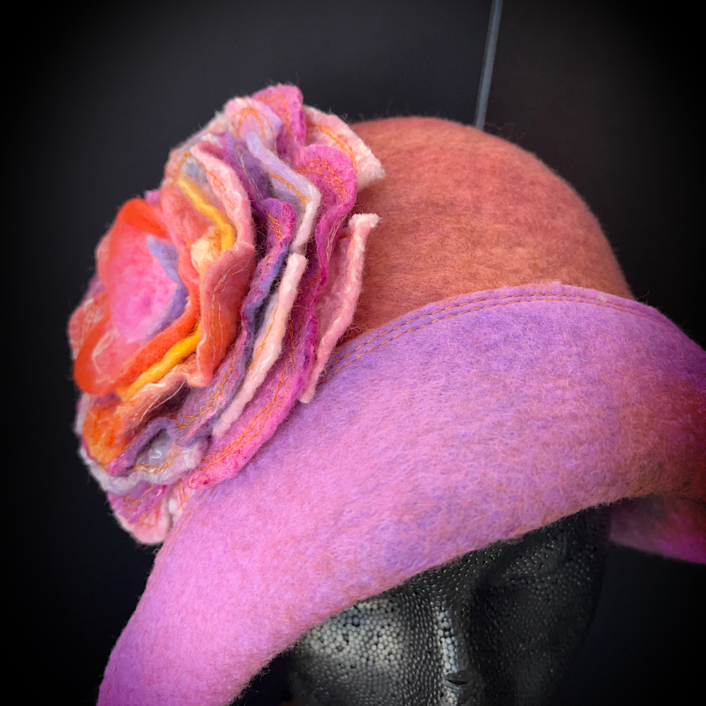 Felted flapper’s hat with rose size 23.5”