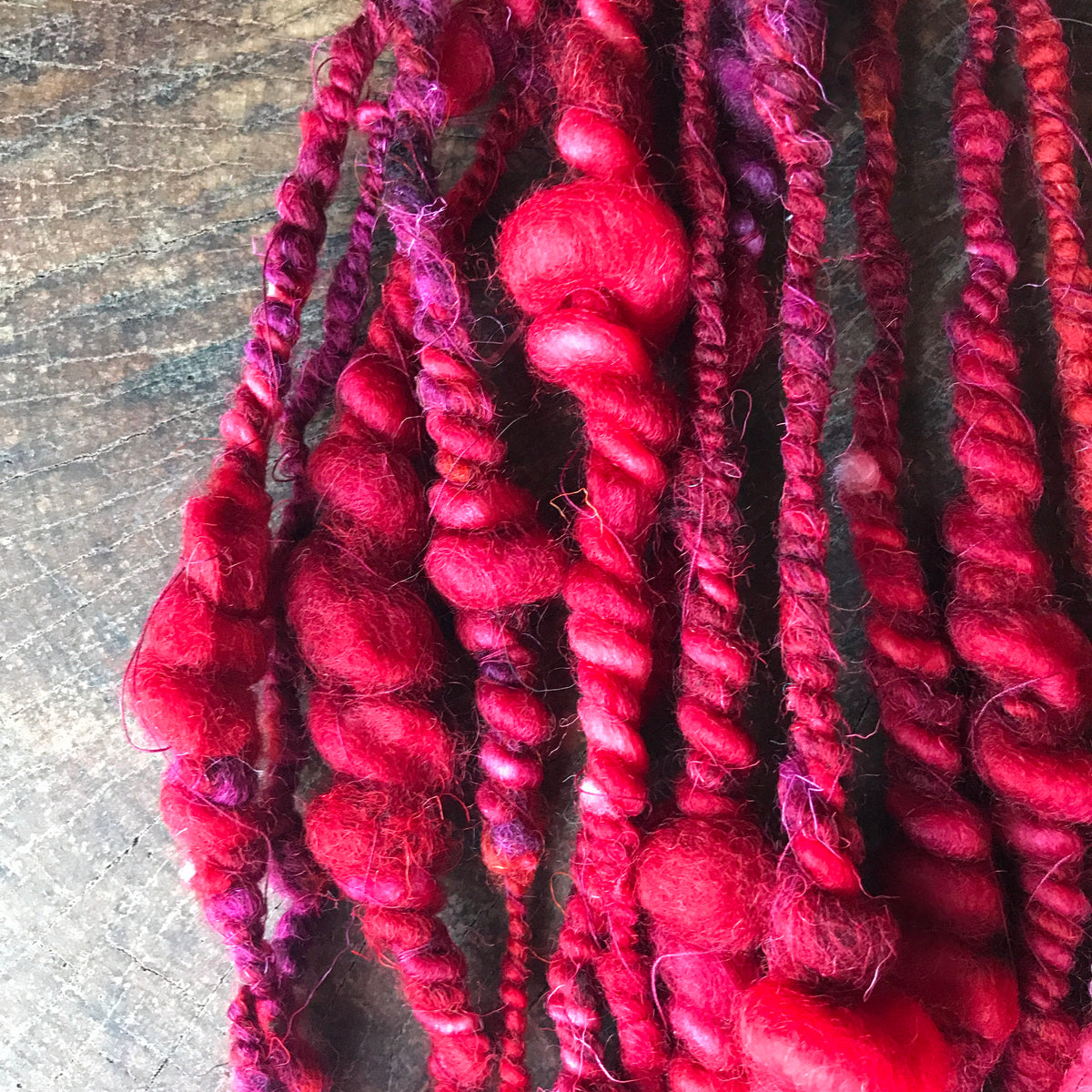 Red art yarn 100g 15y - Mynoush
