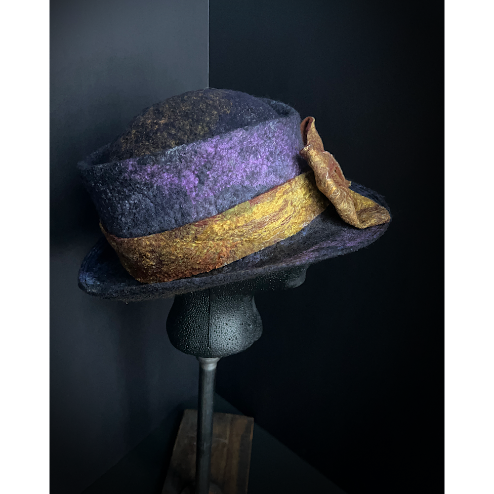 Felted hat with bow size 23.5”