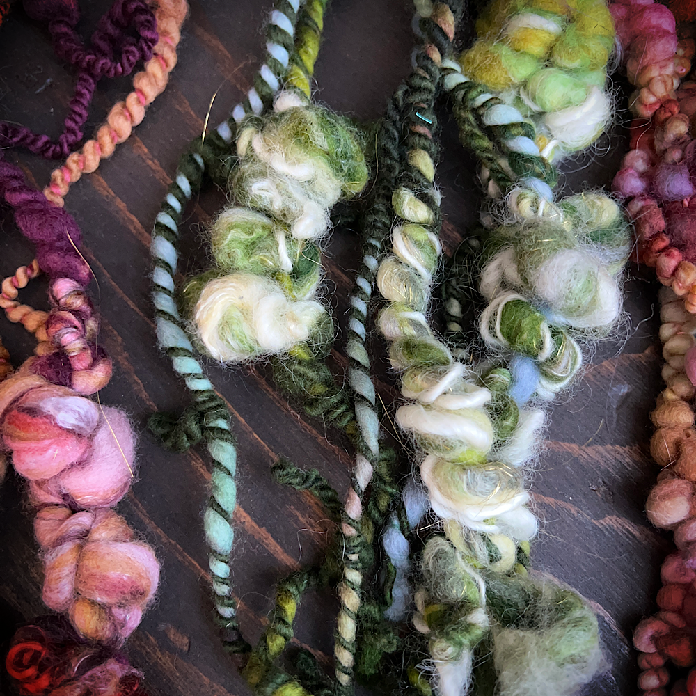 Art yarns ends for weavers