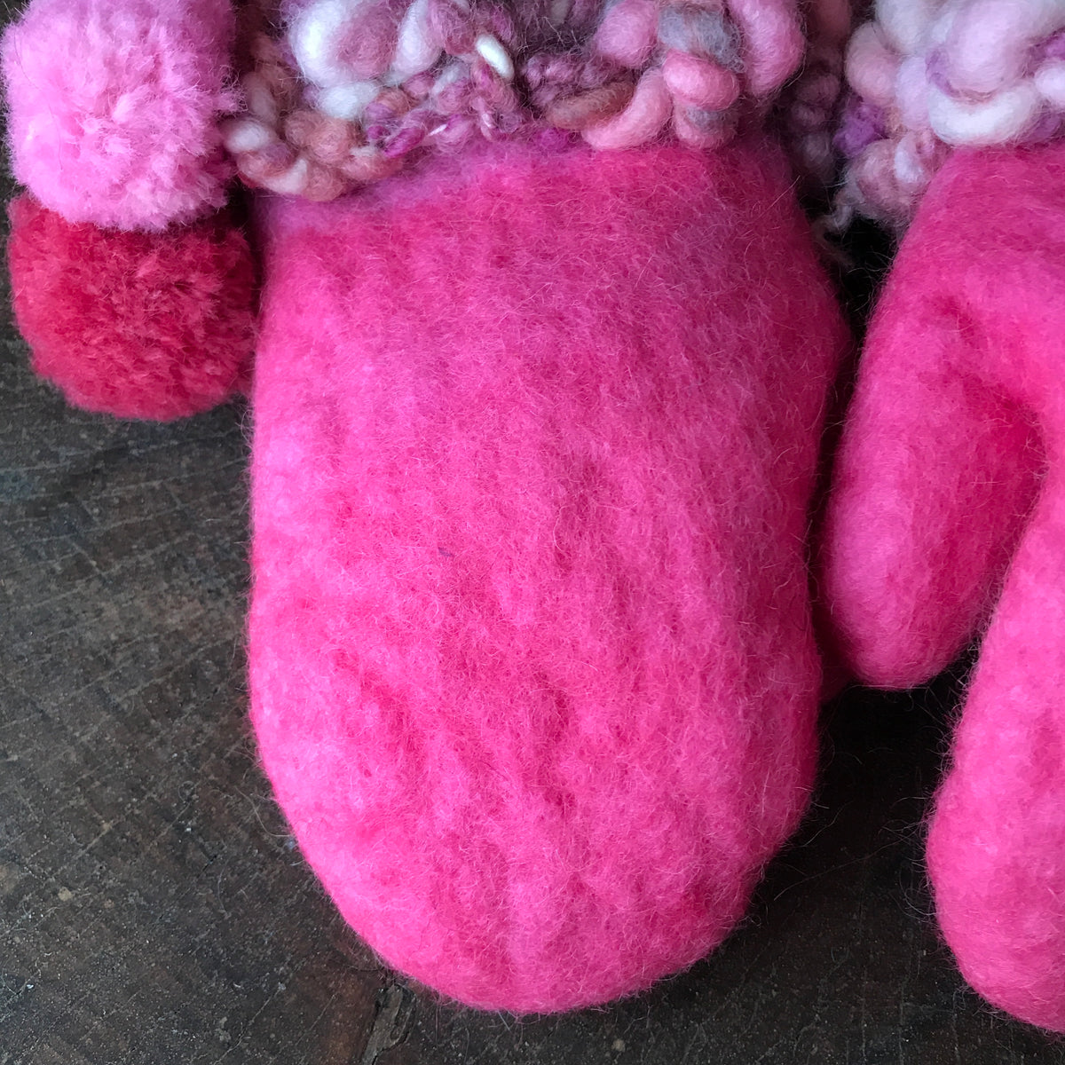 Pink felted mittens Mitaines roses en feutre - Mynoush