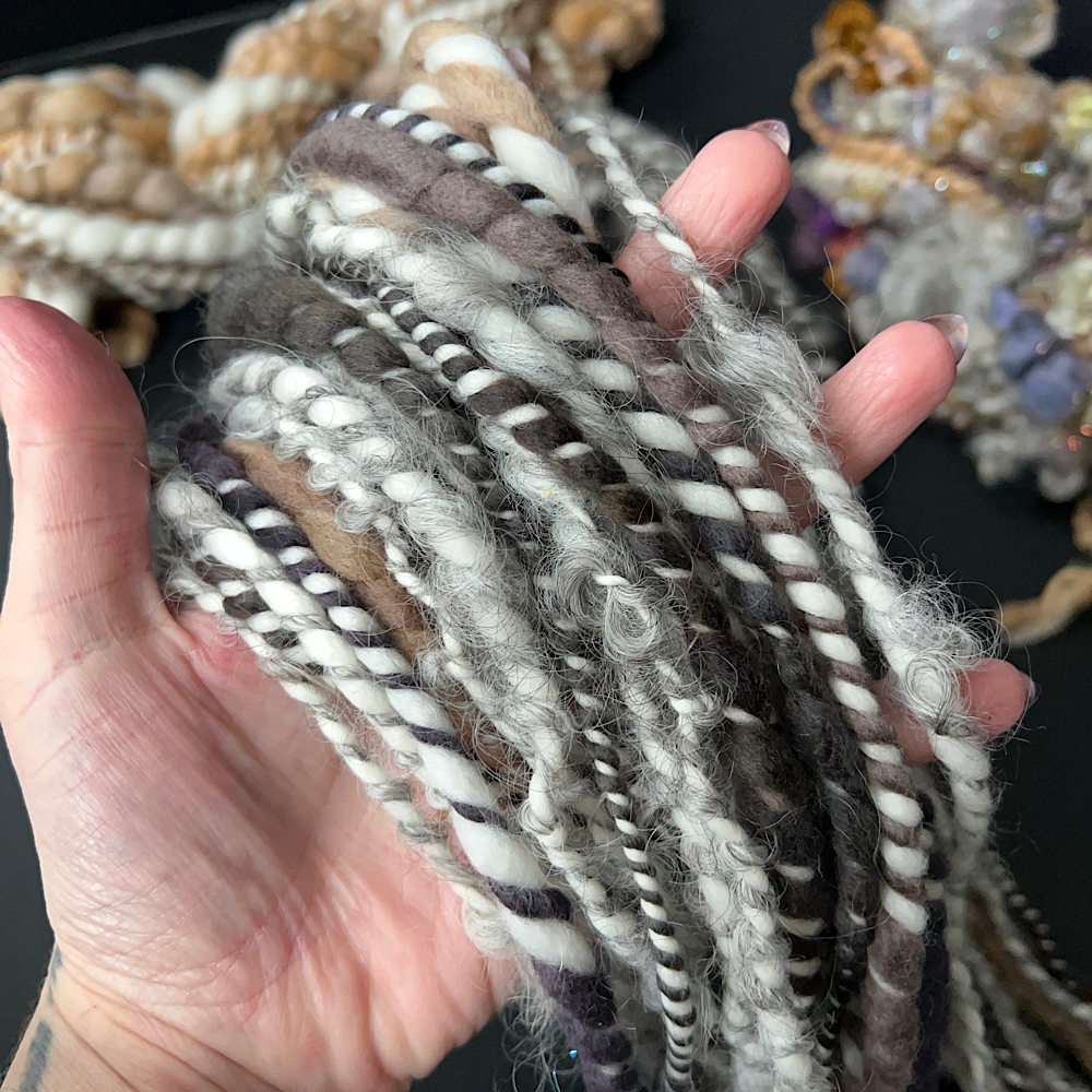 Art yarns kit for weaving