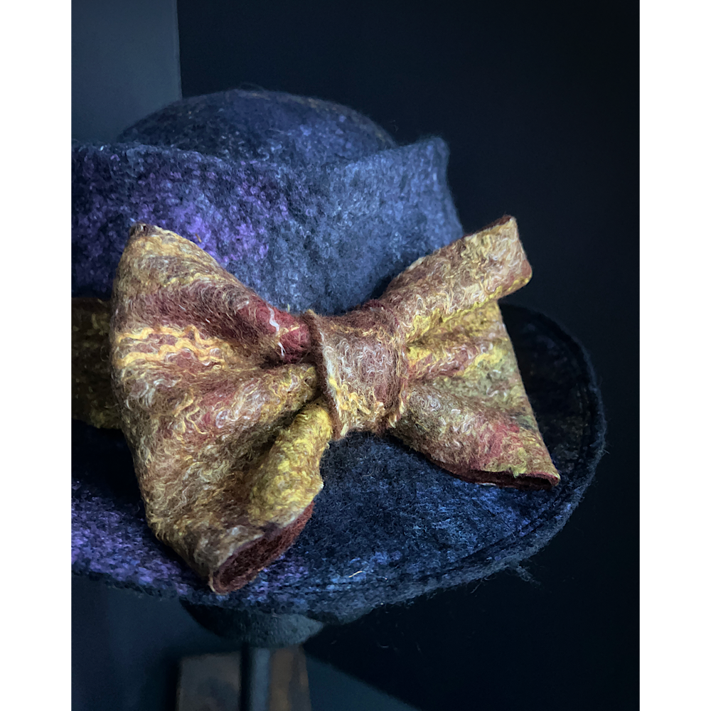 Felted hat with bow size 23.5”