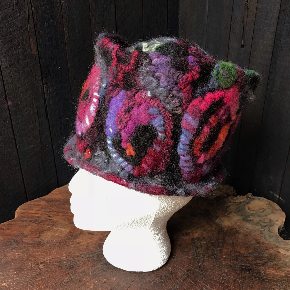 Black felted hat 100% Wool size 23” | Chapeau Noir en feutre 100% laine Taille 23” - Mynoush