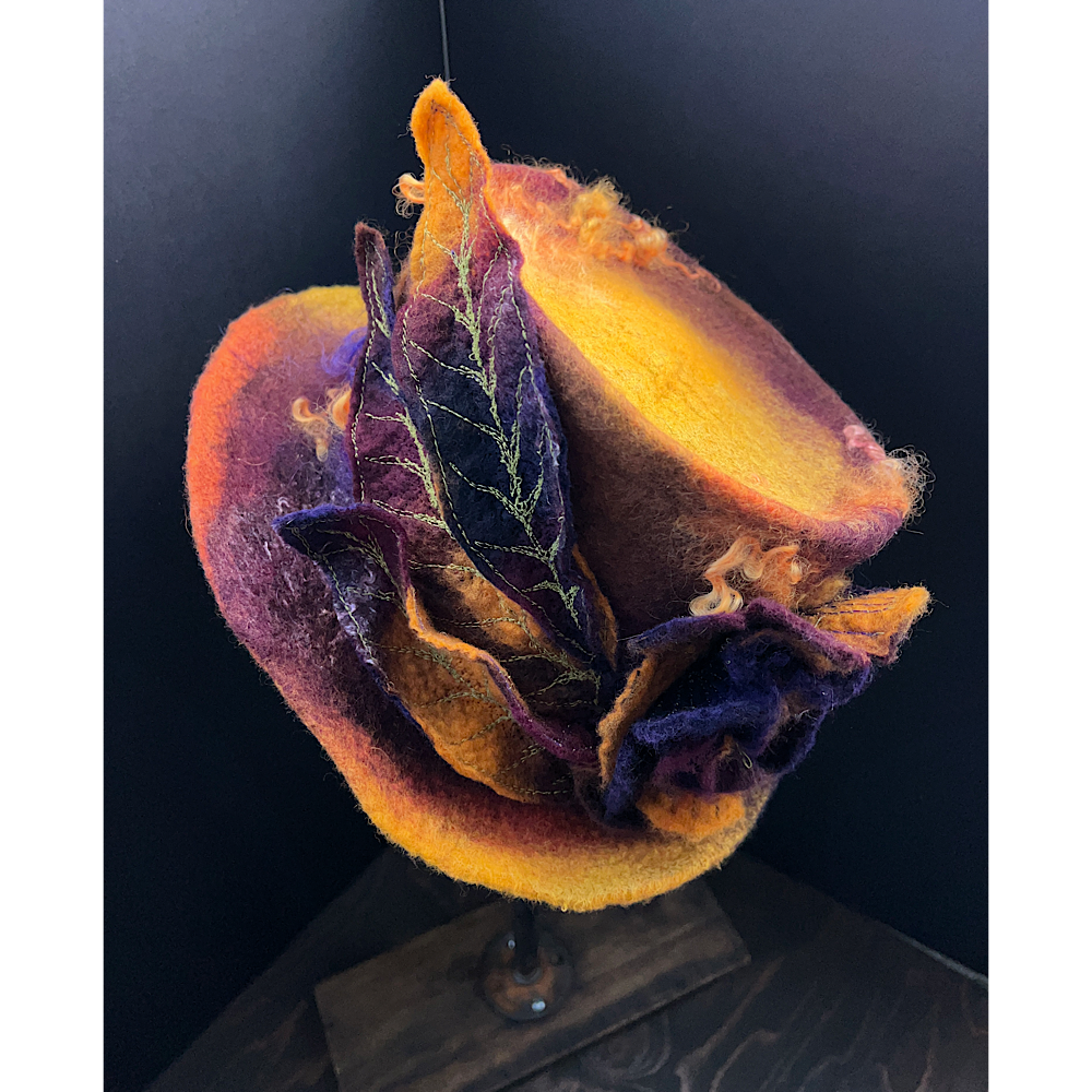 Felted top hat with rose - 23“