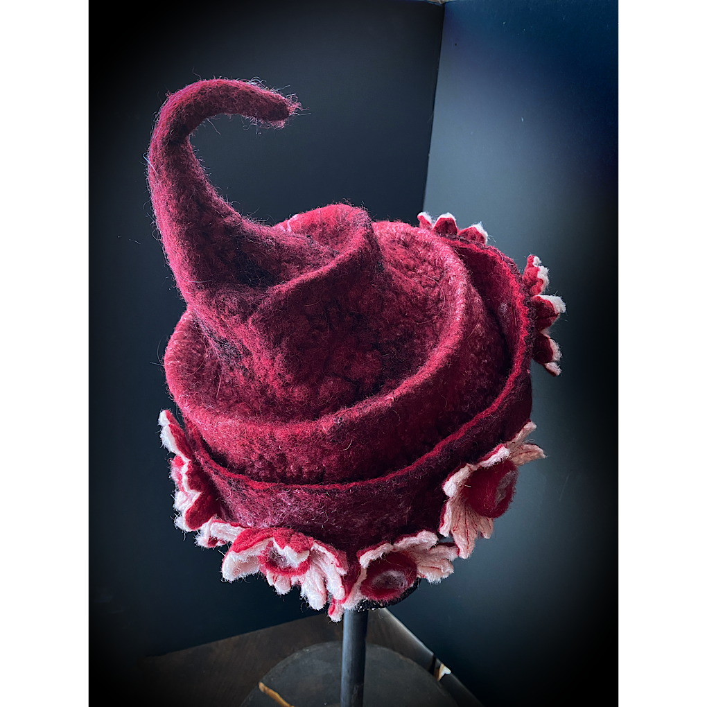 Winter is blooming - Felted hat 24.5“ medium large