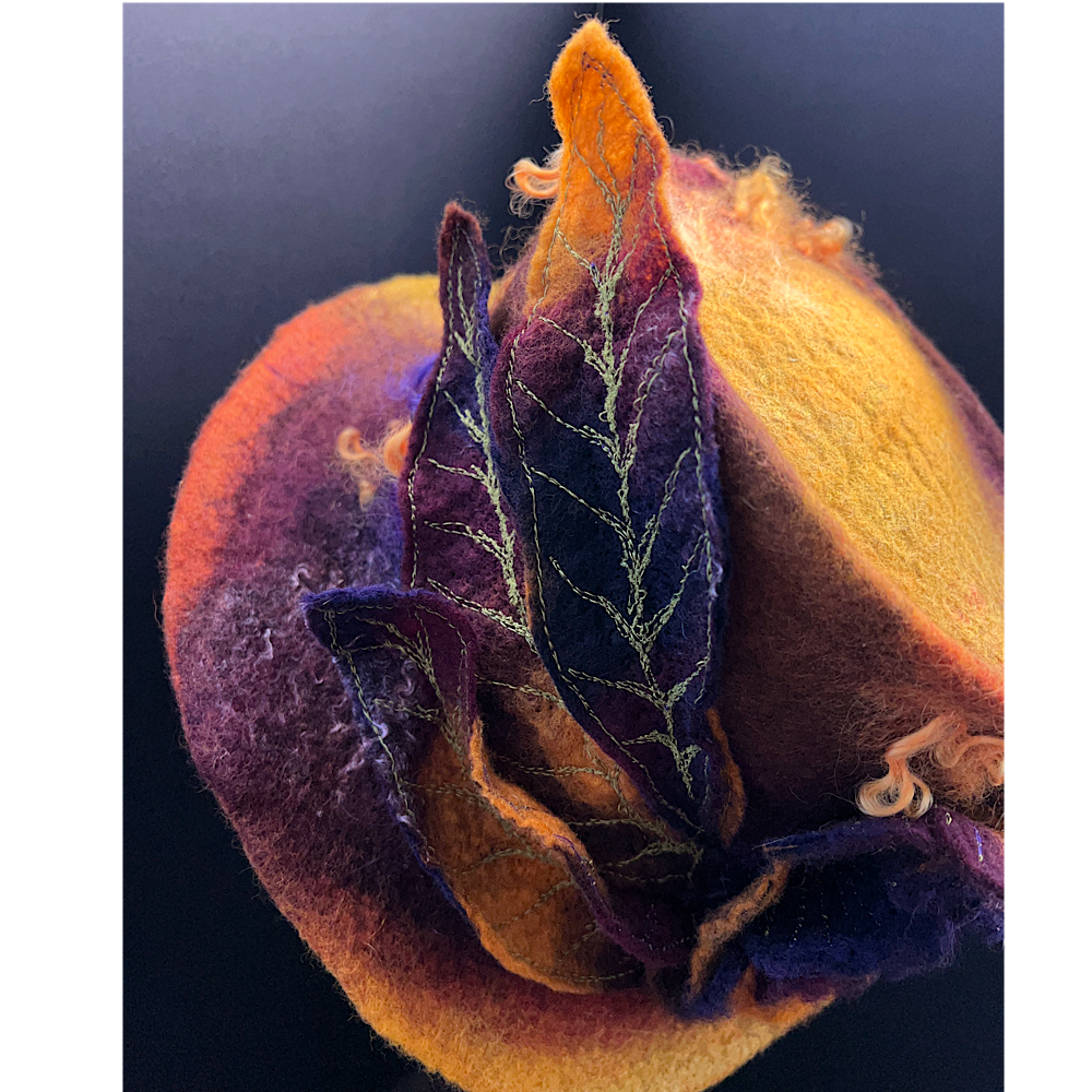 Felted top hat with rose - 23“