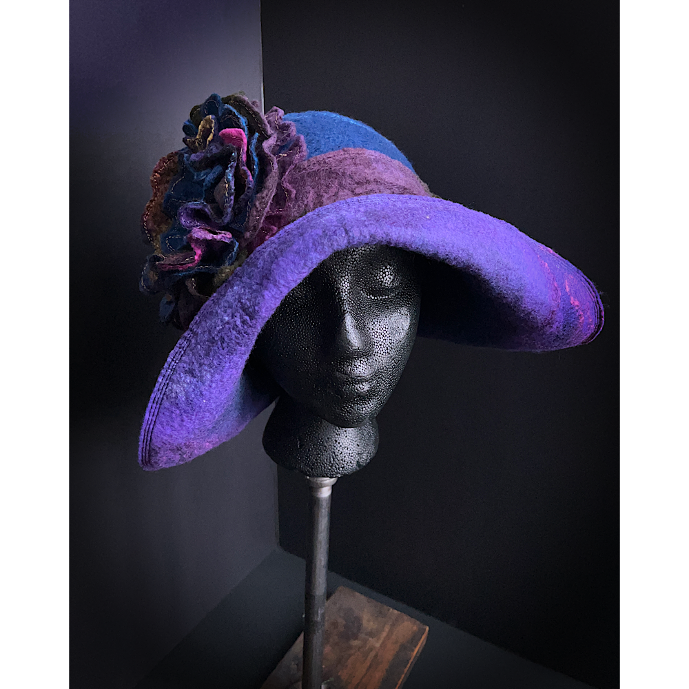 Felted flapper’s hat with rose size 23.5”